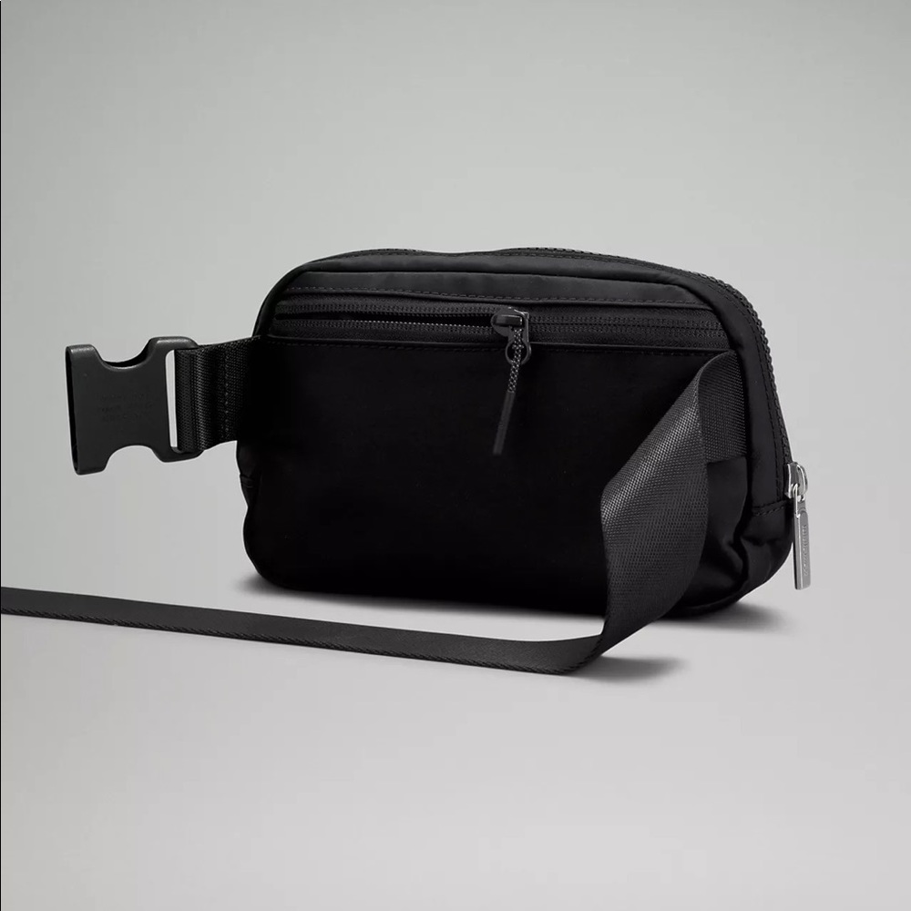 Lululemon Everywhere Belt Bag - Black - Picture 3 of 8